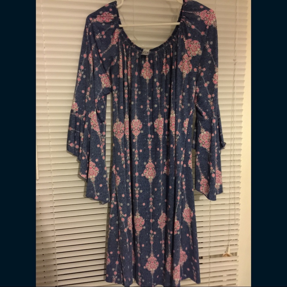 Bell sleeved dress